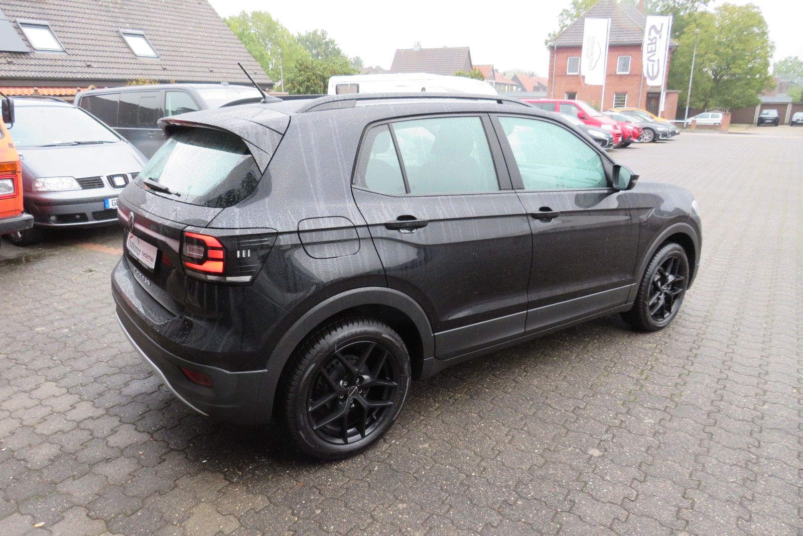 Fahrzeugabbildung Volkswagen T-CROSSLife LED SPORTP. SITZH. NAVI APP "AKTIONS