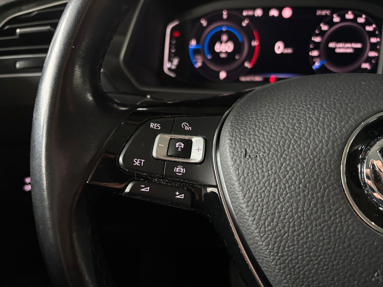 Fahrzeugabbildung Volkswagen Tiguan Highline *CarPlay*Kamera*LED*SHZ*Navi