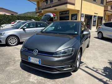 Volkswagen Golf - 1