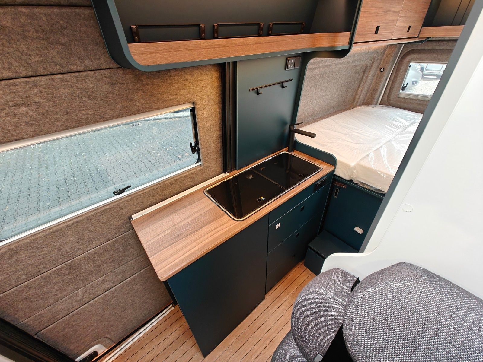 Fahrzeugabbildung HYMER / ERIBA / HYMERCAR CAR 600 - 18" A/T, Markise, AHK, VW Facelift! -