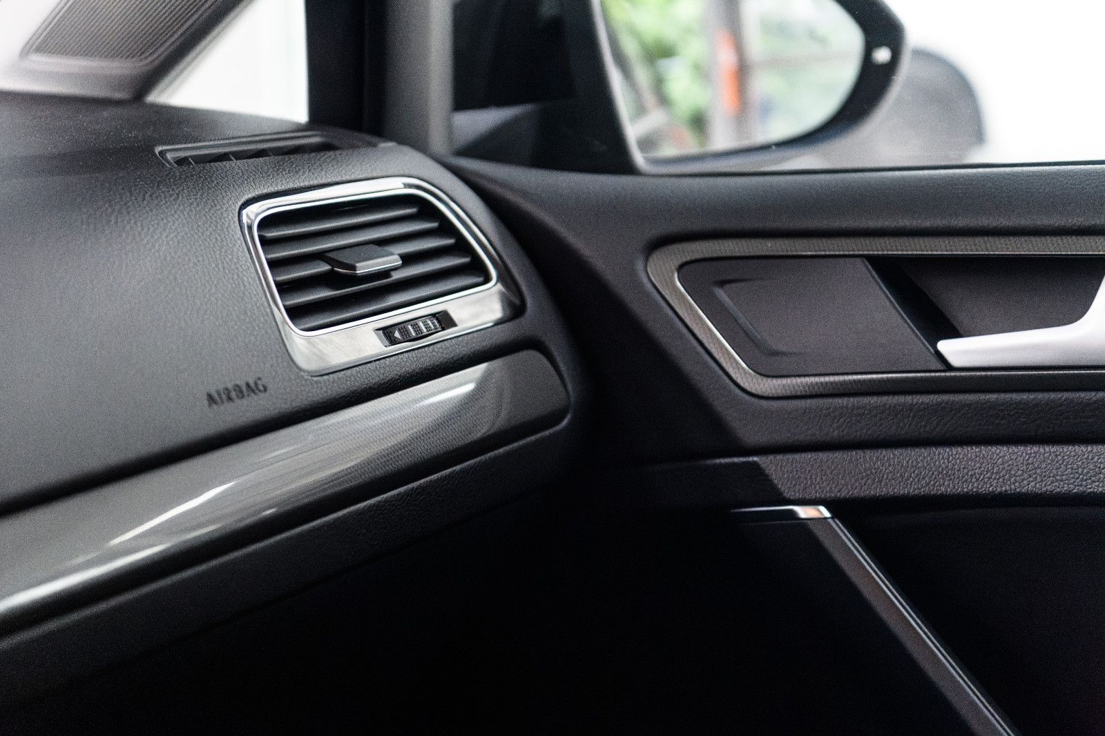Fahrzeugabbildung Volkswagen Golf VII IQ.DRIVE +SHZ +ACC +NAVI