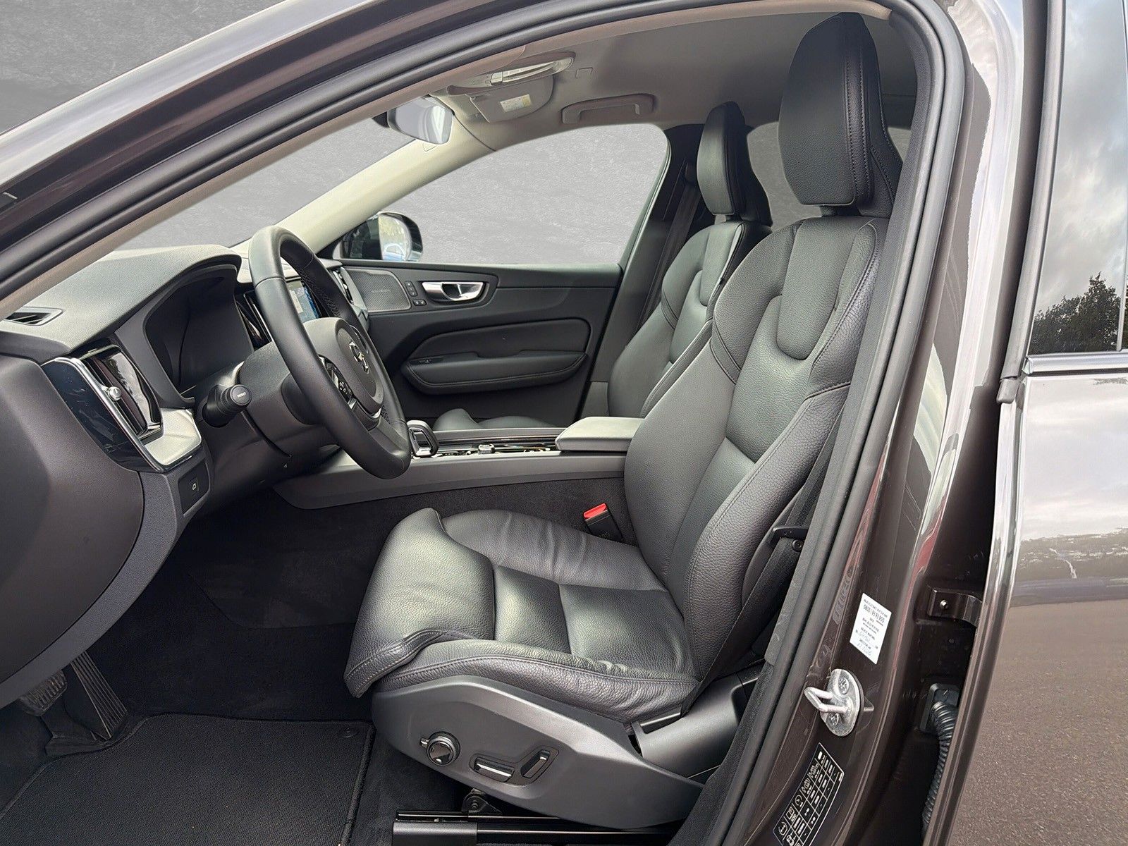 Volvo XC60 B4 AWD Mild-Hybrid Plus Dark ACC BLIS foto 3
