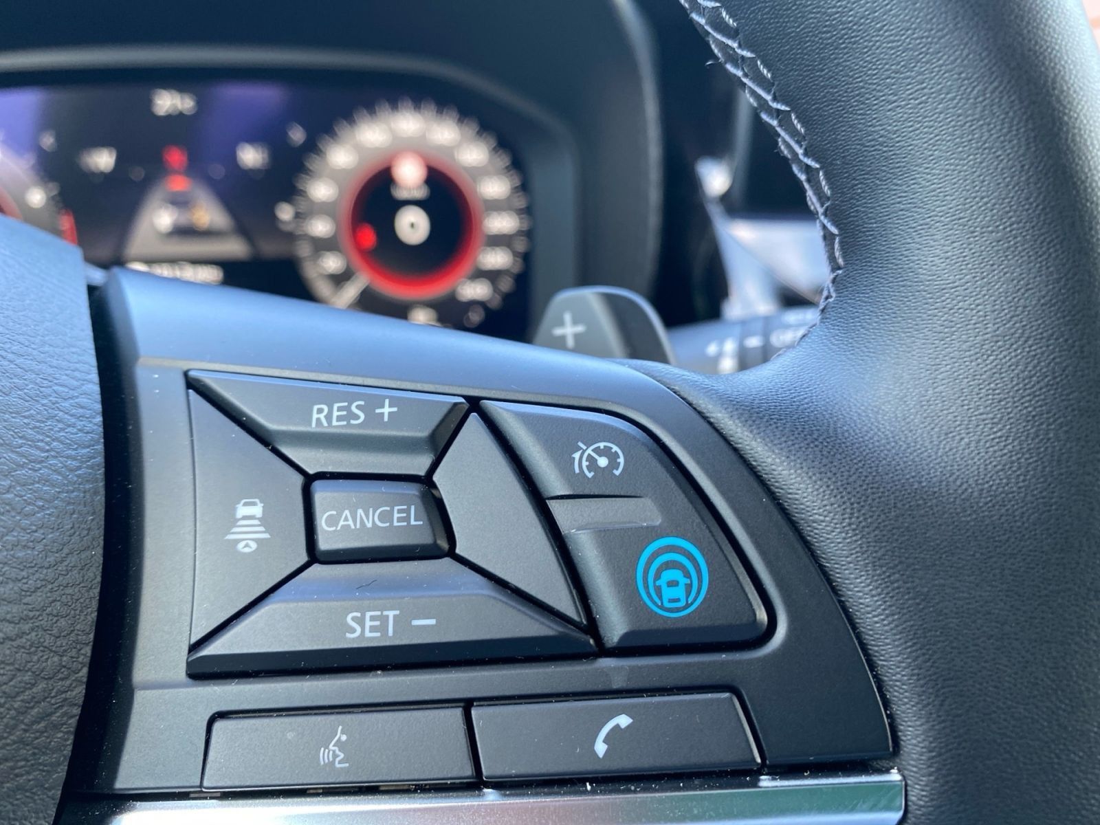 Fahrzeugabbildung Nissan Juke REDLINE EDITION 1.0 DIG-T 7DCT *Bose*360'*