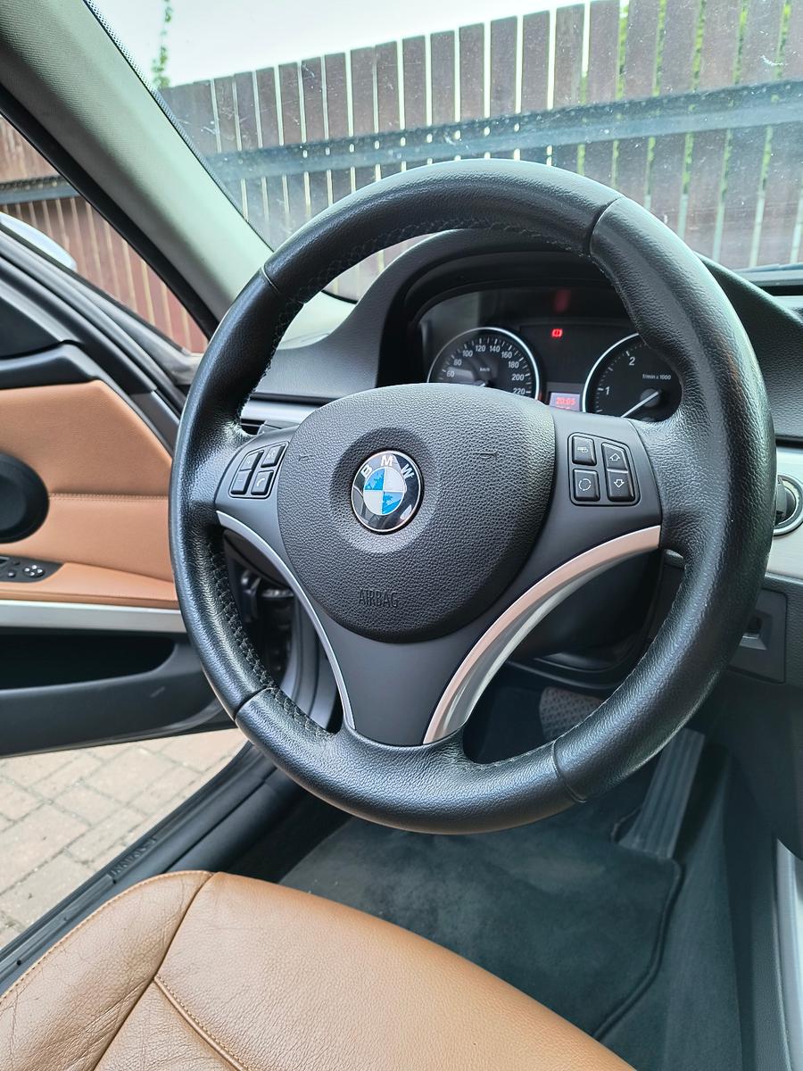 BMW 330 2010 — photo 12