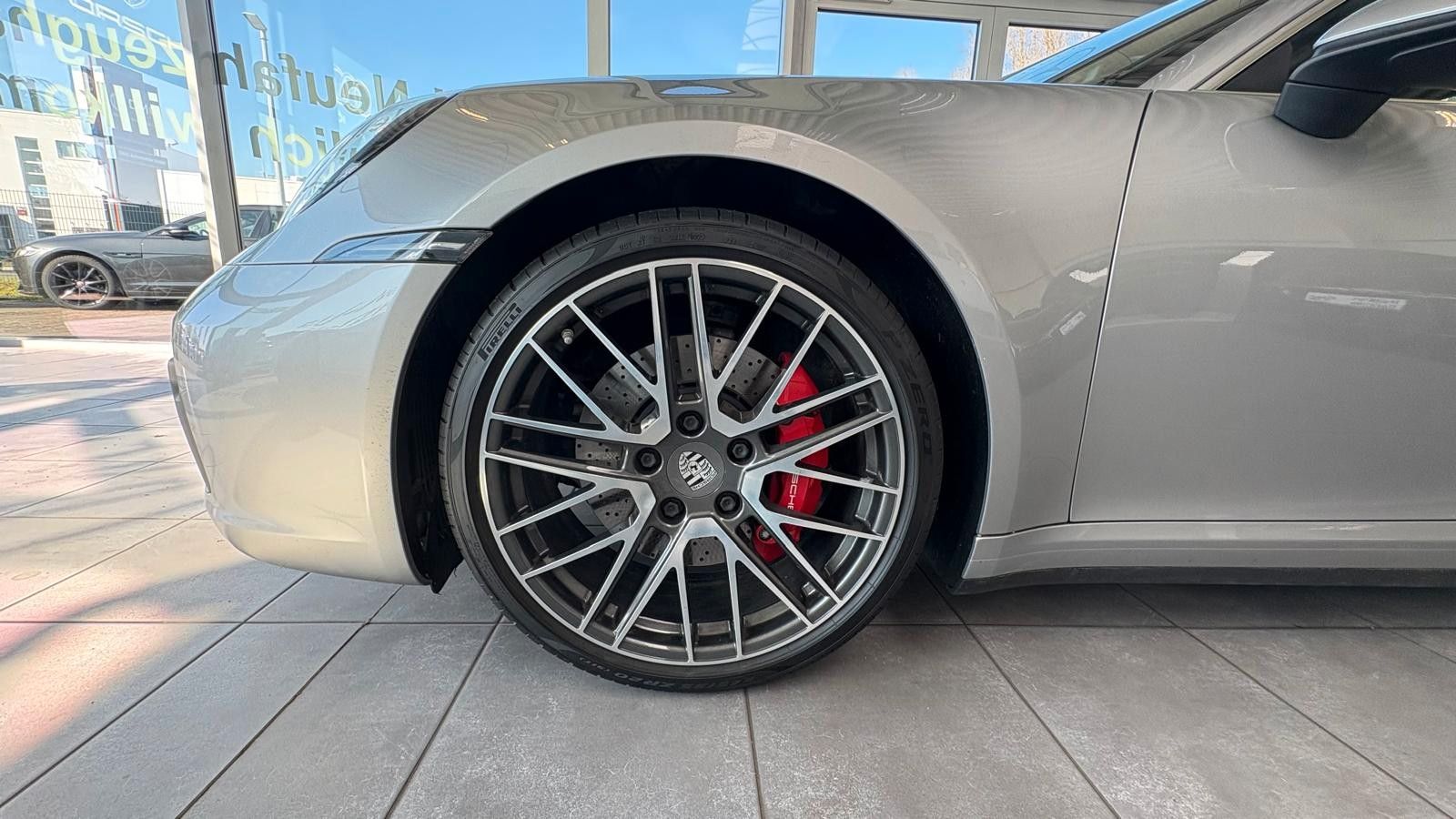 Fahrzeugabbildung Porsche 992 4 S/Lift/Vierradlenkung/Sonnendach/Voll!