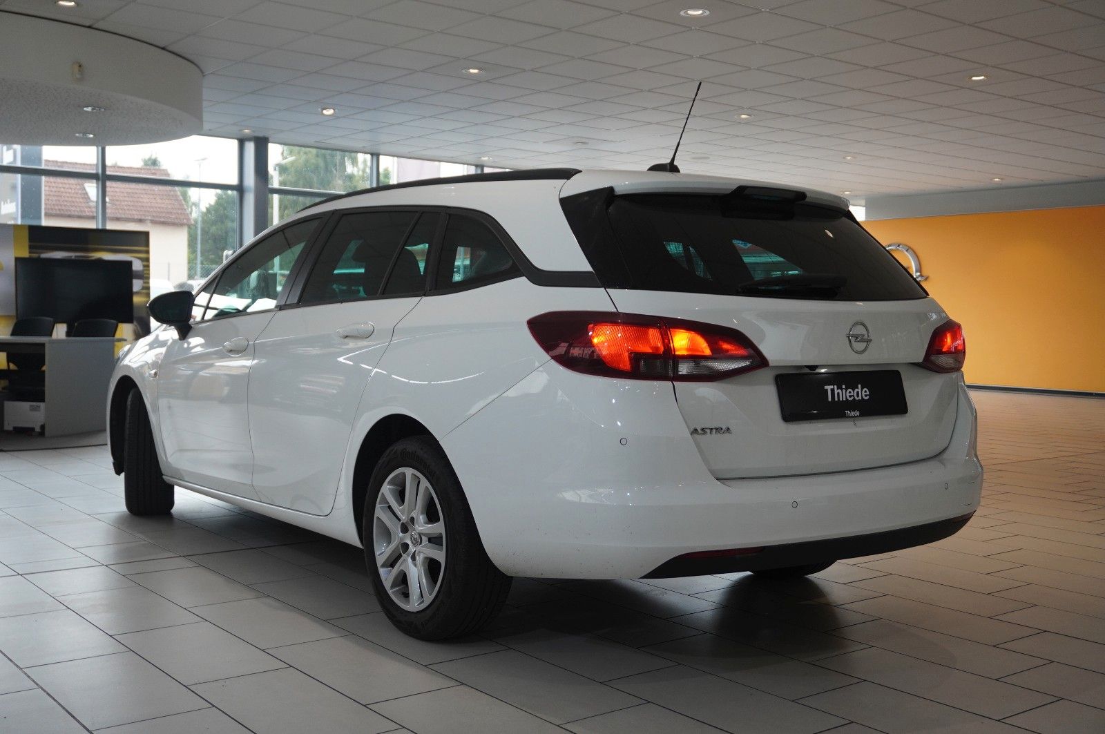 Fahrzeugabbildung Opel Astra K ST 1.2T EDITION NAVI/LED/KAMERA/SHZ/DAB+