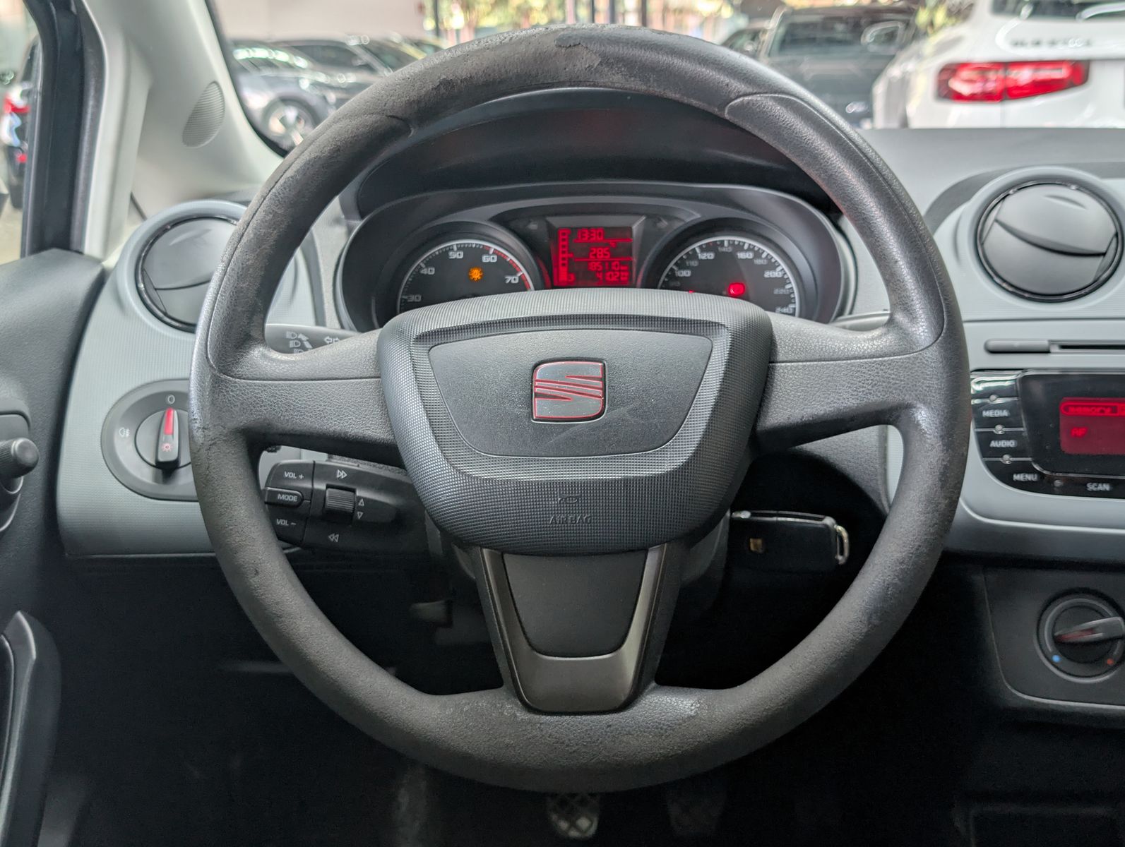Fahrzeugabbildung SEAT Ibiza Reference Limo 1.4 EURO 5 TÜV KLIMA AUX