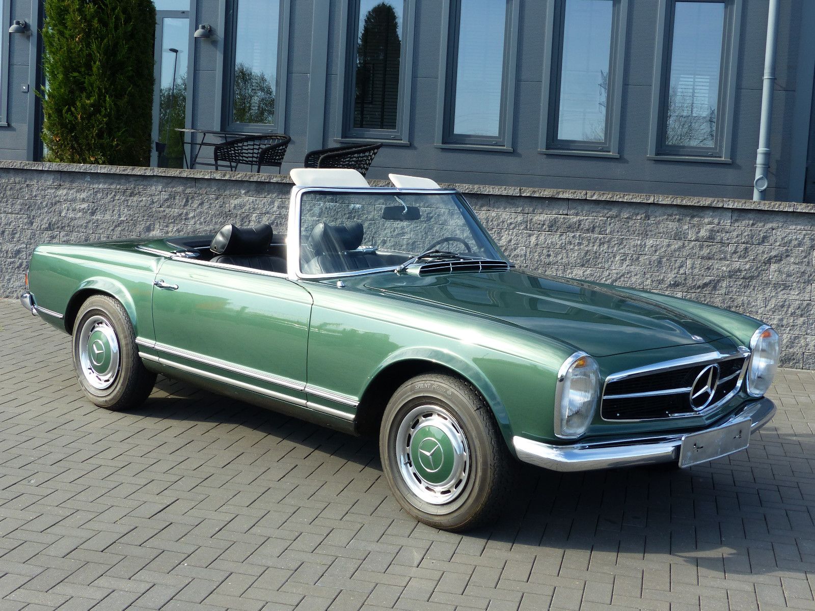 Fahrzeugabbildung Mercedes-Benz 280 SL Pagode