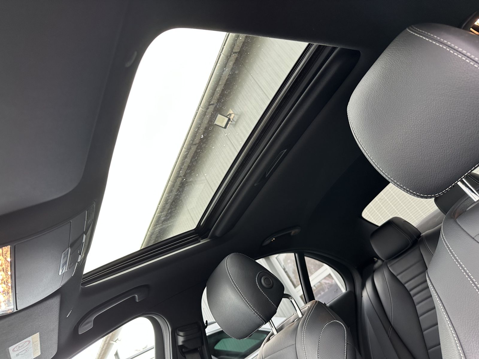 Fahrzeugabbildung Mercedes-Benz E 300d 4M Avantgarde NAV+LED+AHK+BURMESTER+PANO