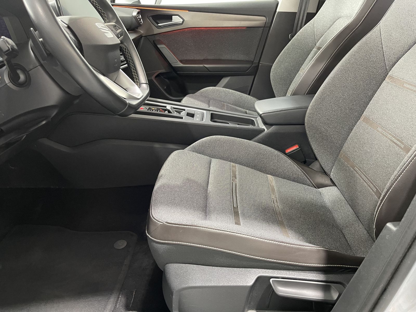 Fahrzeugabbildung SEAT Leon Xcellence 2.0 TDI*AHK*LED*Cam*Navi*