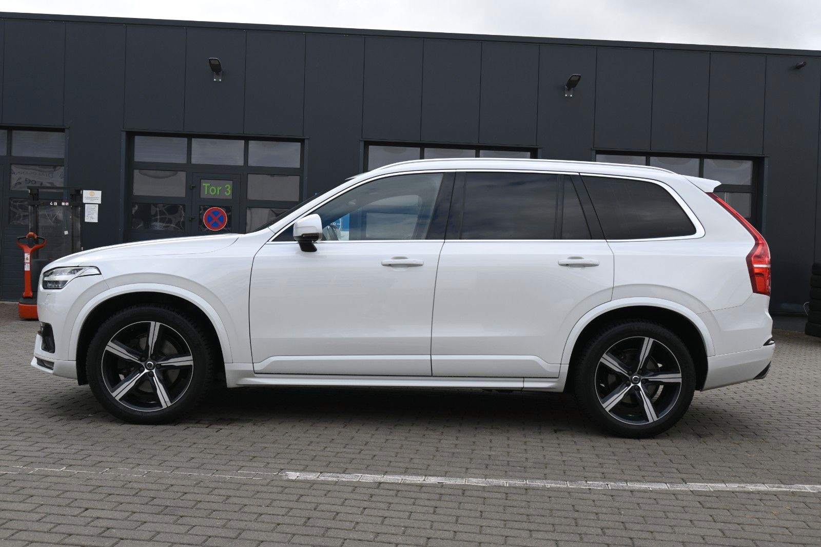 Fahrzeugabbildung Volvo XC90 D5 R-Design*VOLL*PANO*LUFT*255PS*MIETKAUF