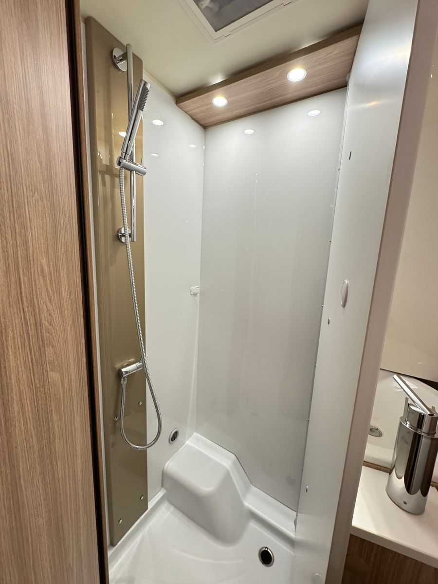 Fahrzeugabbildung Bürstner LIMITED T 690 G FIAT 9G-AUTOMATK HUBBETT SAT TV