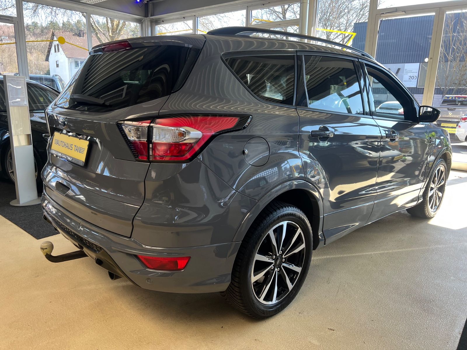 Fahrzeugabbildung Ford Kuga ST-Line Automatik