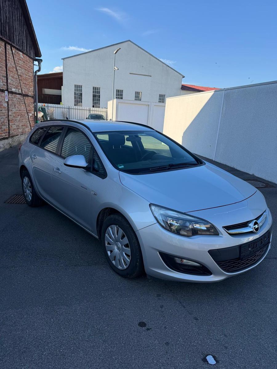 Opel Astra 2015 — interior
