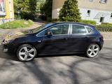 Opel Astra 2.0 CDTI Sport Automatik Sport - Opel Astra mit Diesel-Antrieb: 2.0