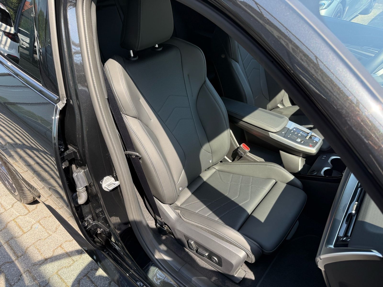 BMW iX2 - Bild 22