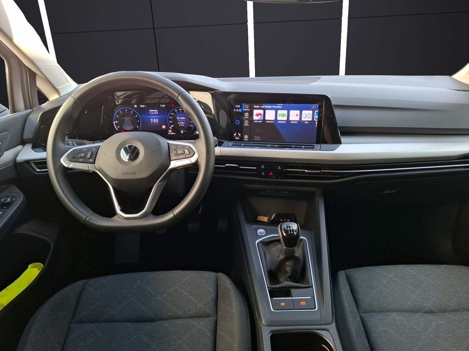 Fahrzeugabbildung Volkswagen Golf VIII TSI Kamera ACC Navi LED