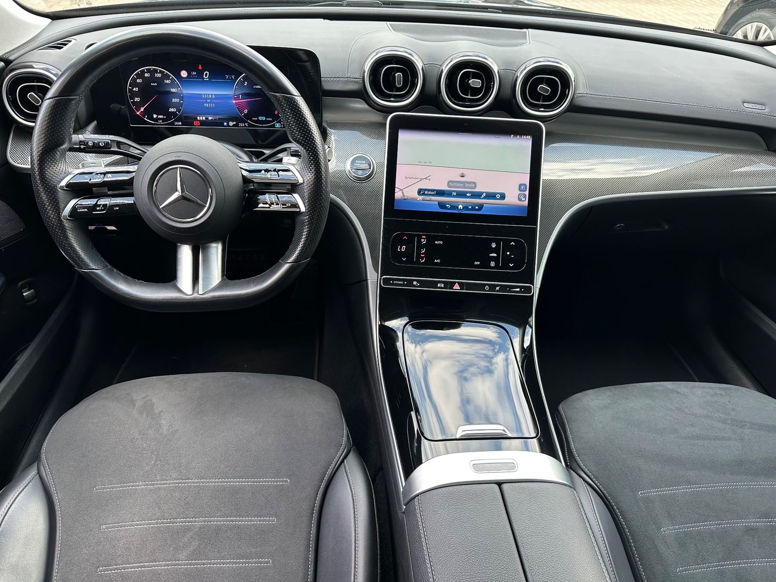 Fahrzeugabbildung Mercedes-Benz C 220 d T AMG-Line Night-Paket NAV+LED+KAM