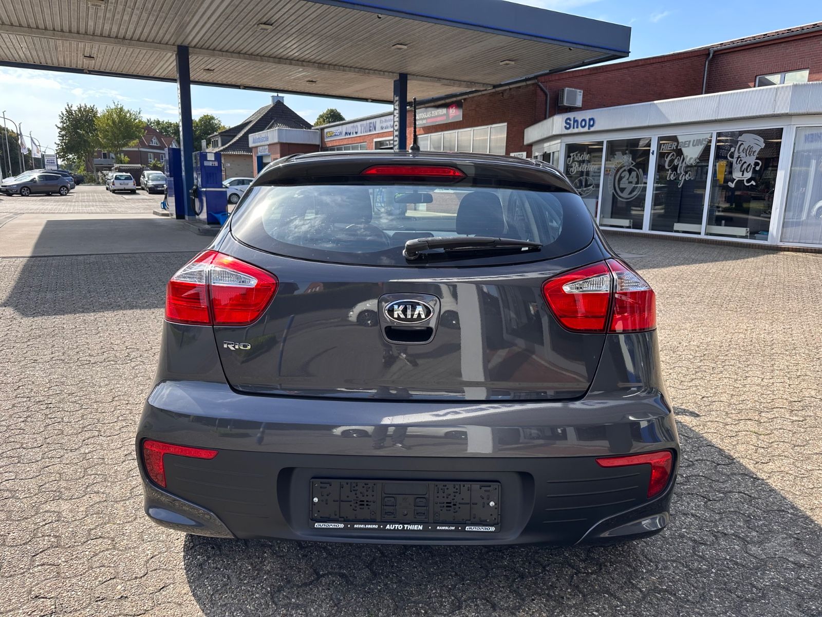 Fahrzeugabbildung Kia Rio 1.2 Sensation Klima/Allwetter/Bluetooth
