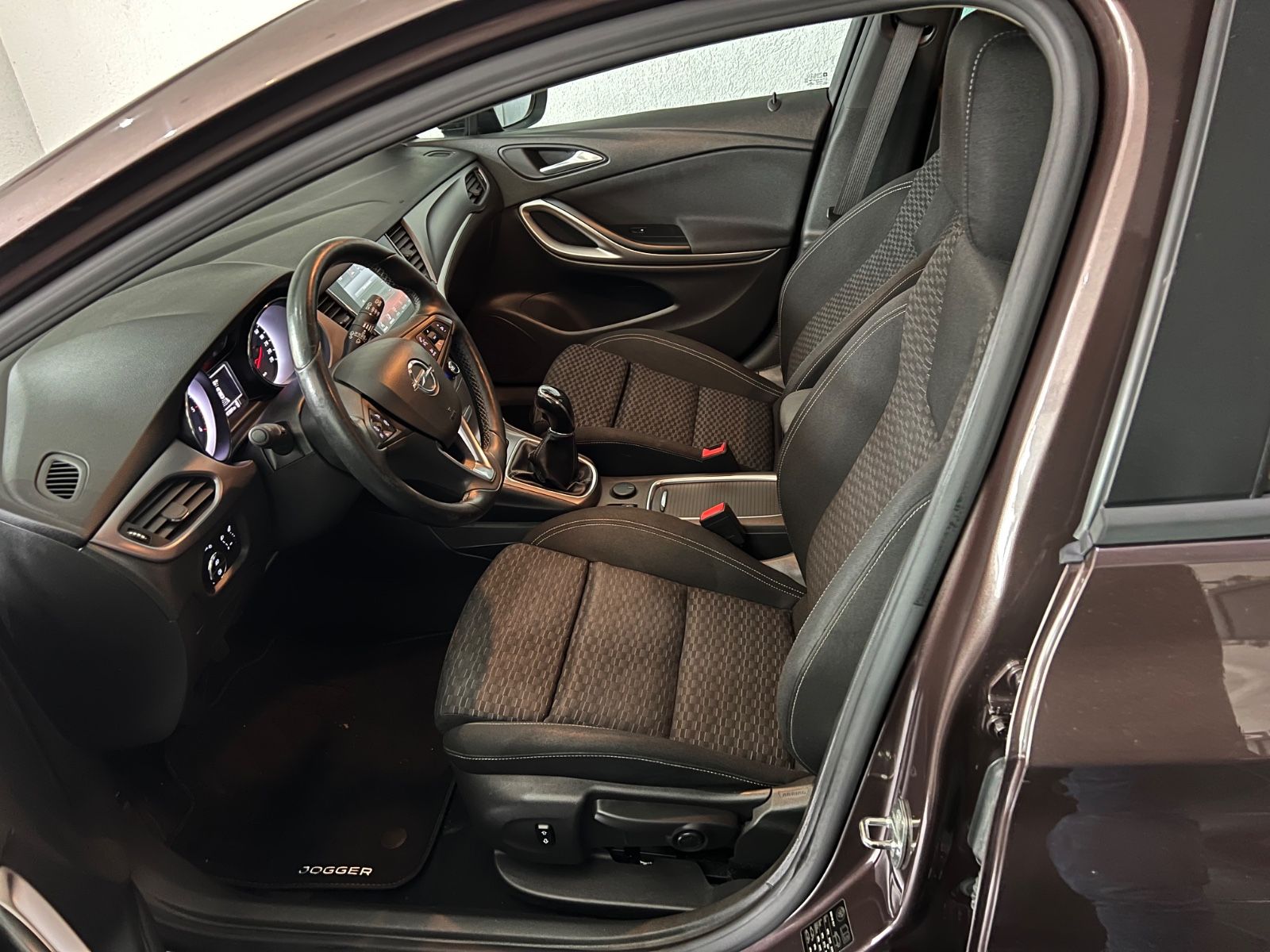 Fahrzeugabbildung Opel Astra K Sports Tourer Business *SONDERLACK*LED*