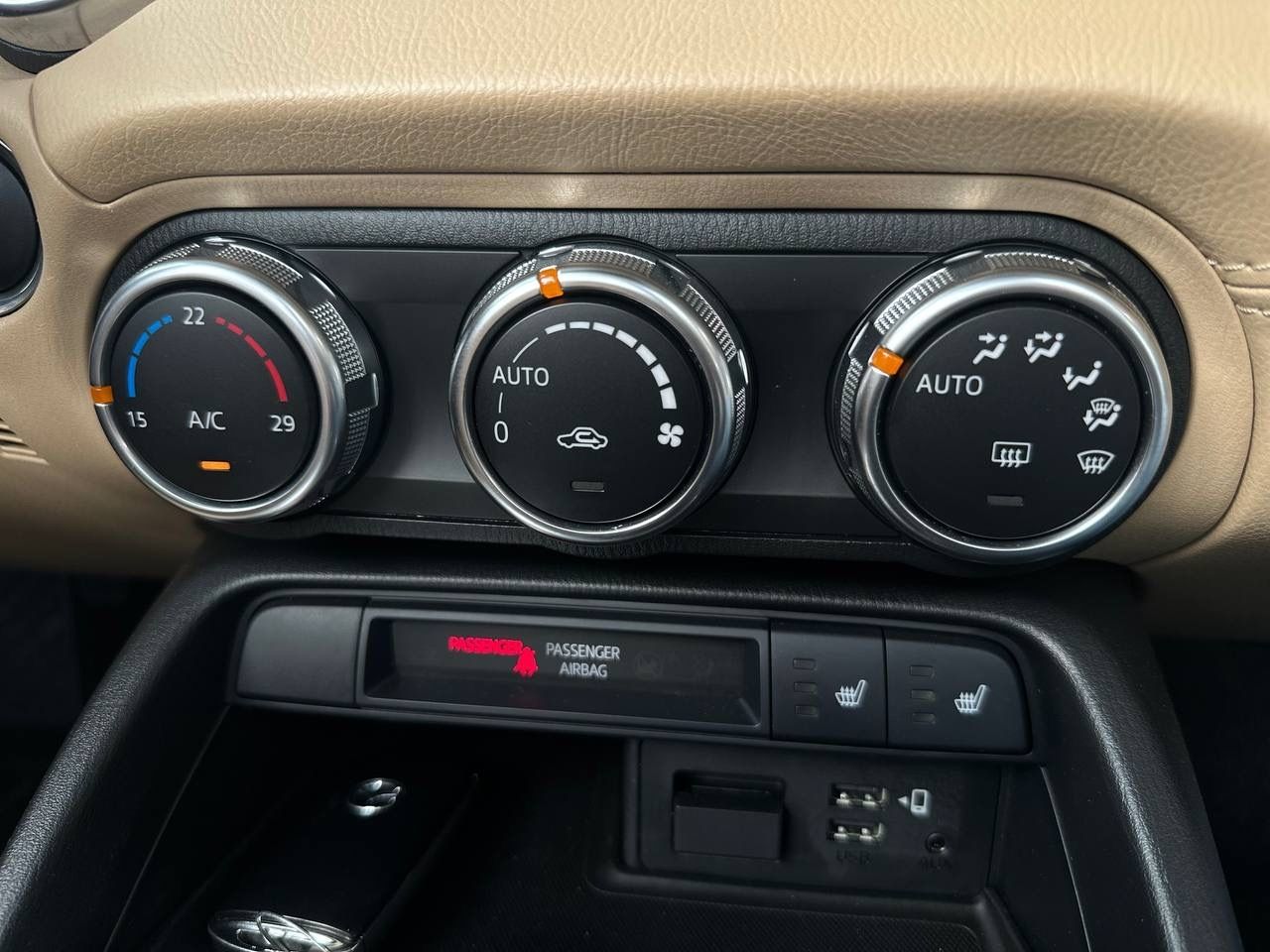 Fahrzeugabbildung Mazda MX-5 Selection KLIMA LED NAV LEDER