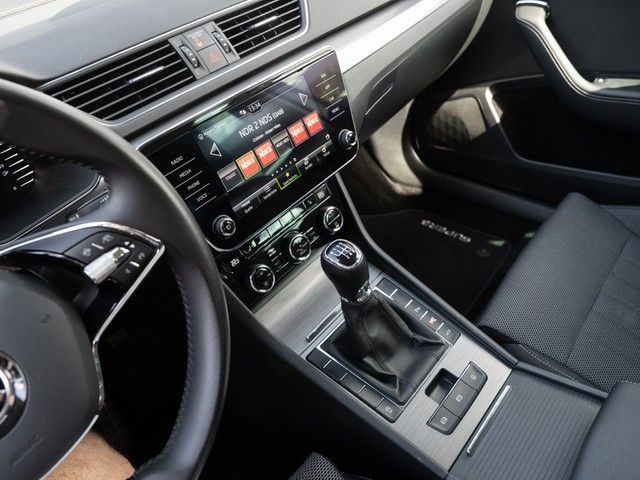 Superb Combi 2.0 TDI Style AHK+360°+MATRIX+NAVI