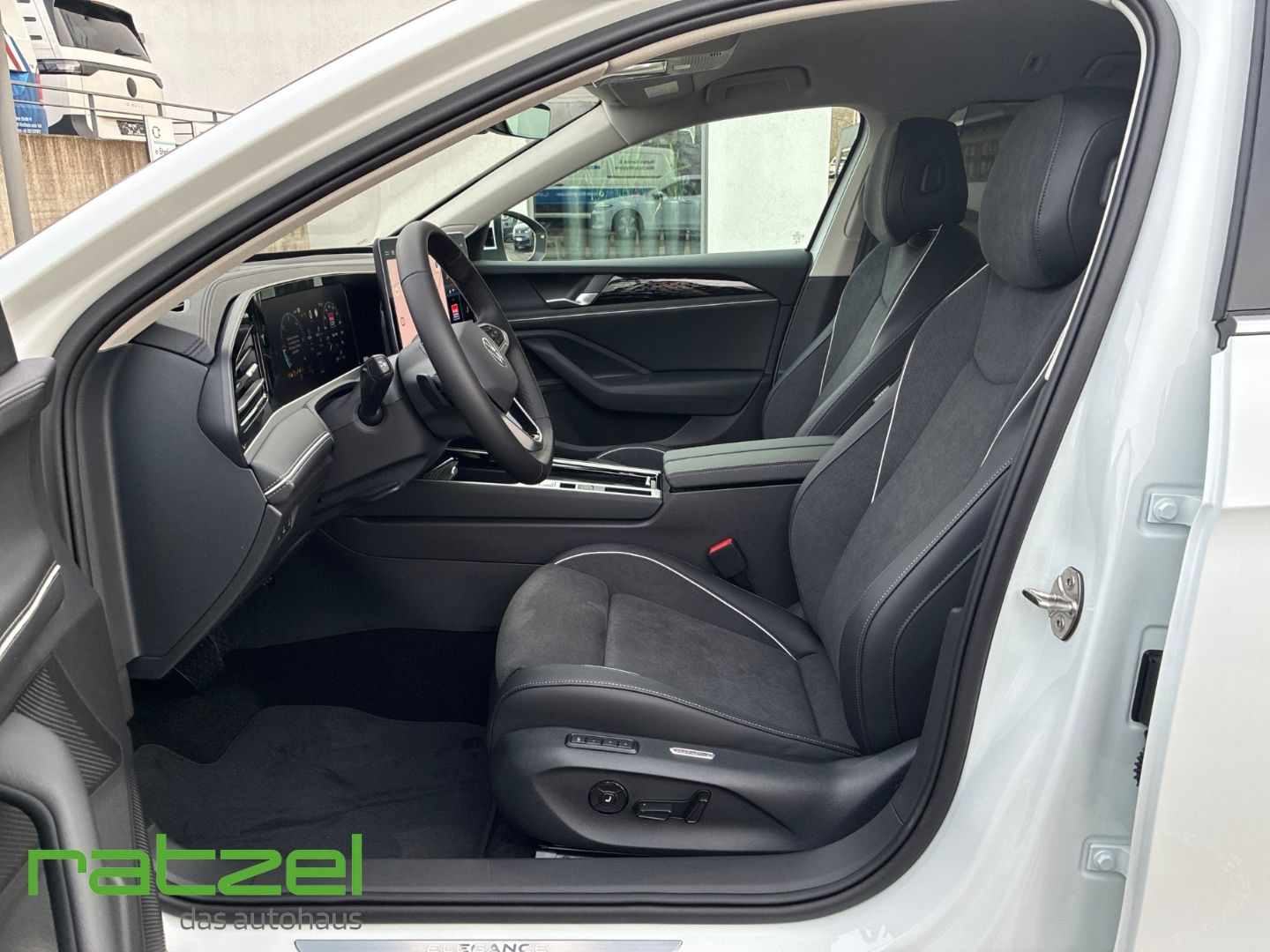 Fahrzeugabbildung Volkswagen Passat ELEGANCE 2.0 TDI Standh.+AHK+Businesspake