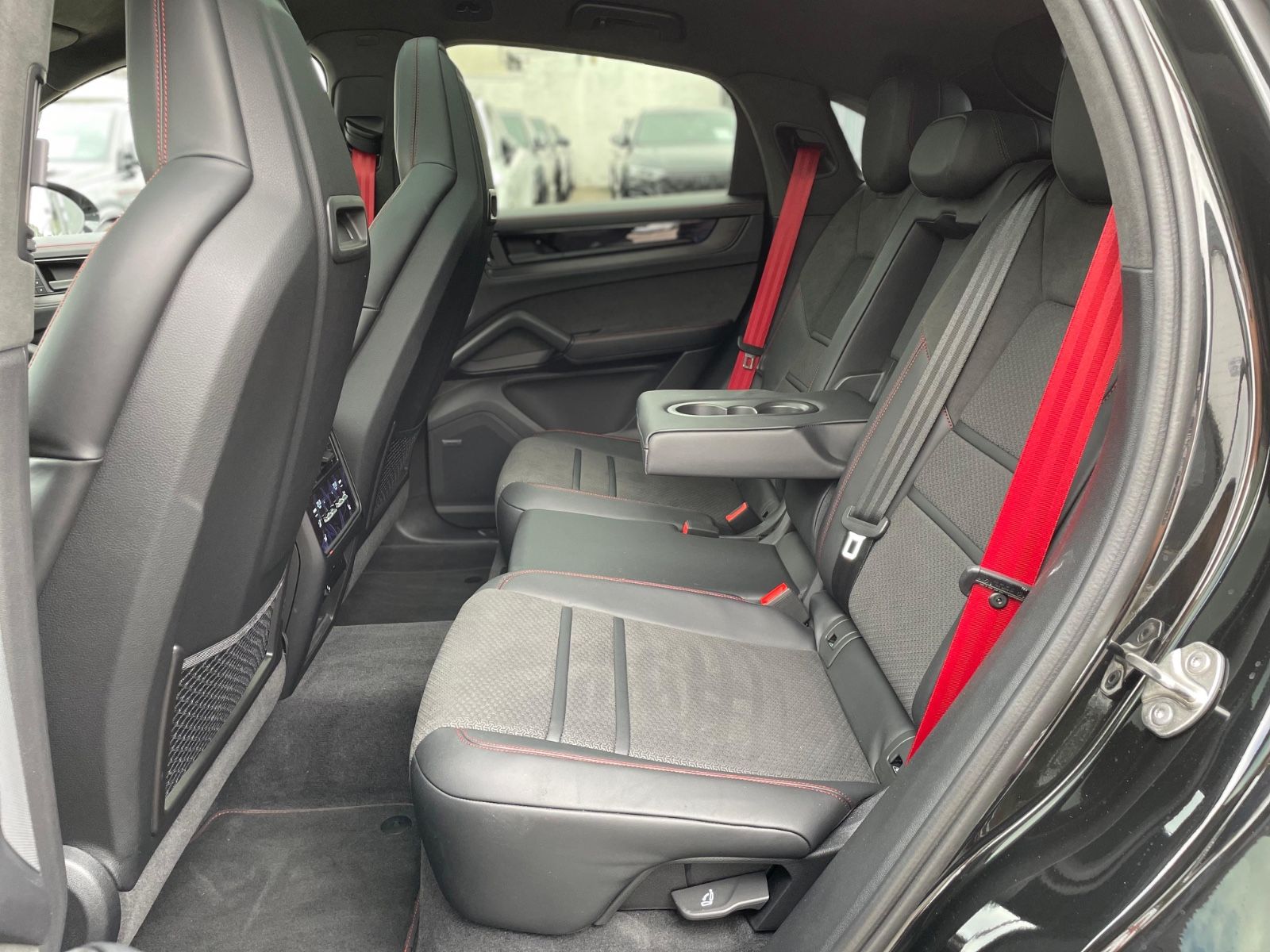 Fahrzeugabbildung Porsche Cayenne GTS Coupé |HUD|ACC|360°|3.Disp|Sportdesi