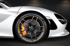 MCLAREN 750S - B&W Lift Elite Paint Carbon Interior 360°