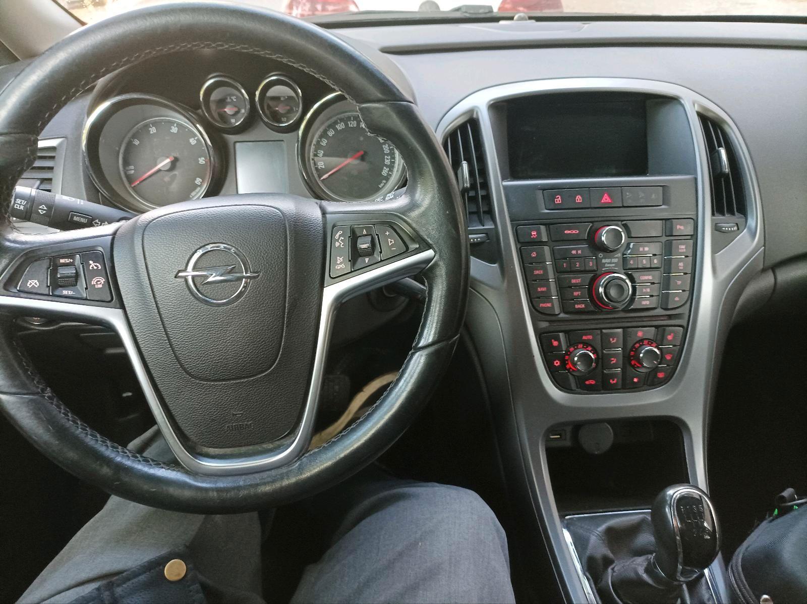 Opel Astra 2015 — photo 8