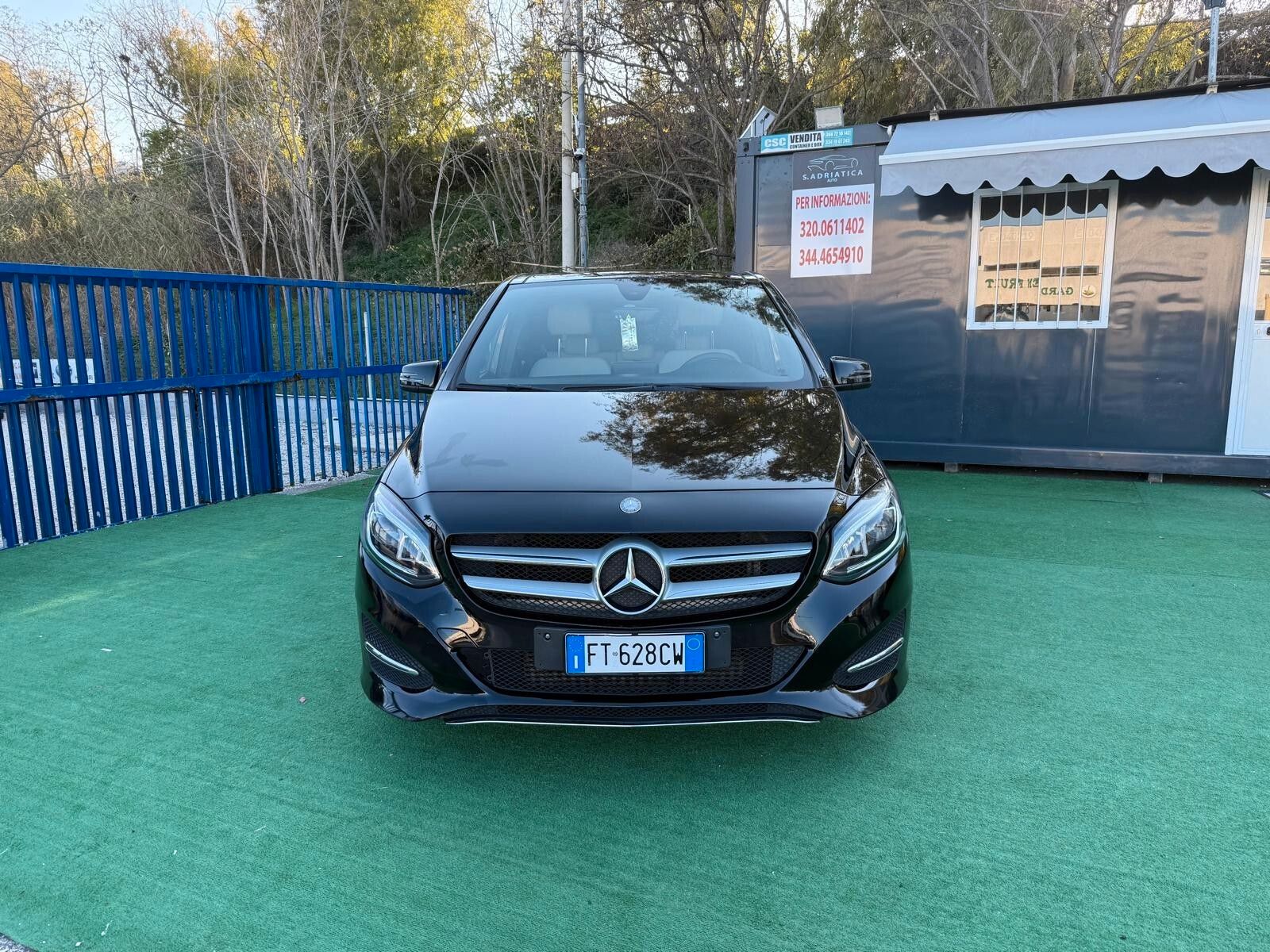 MERCEDES-BENZ B 180