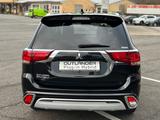 Mitsubishi PHEV Spirit 4WD - Mitsubishi aus 2021