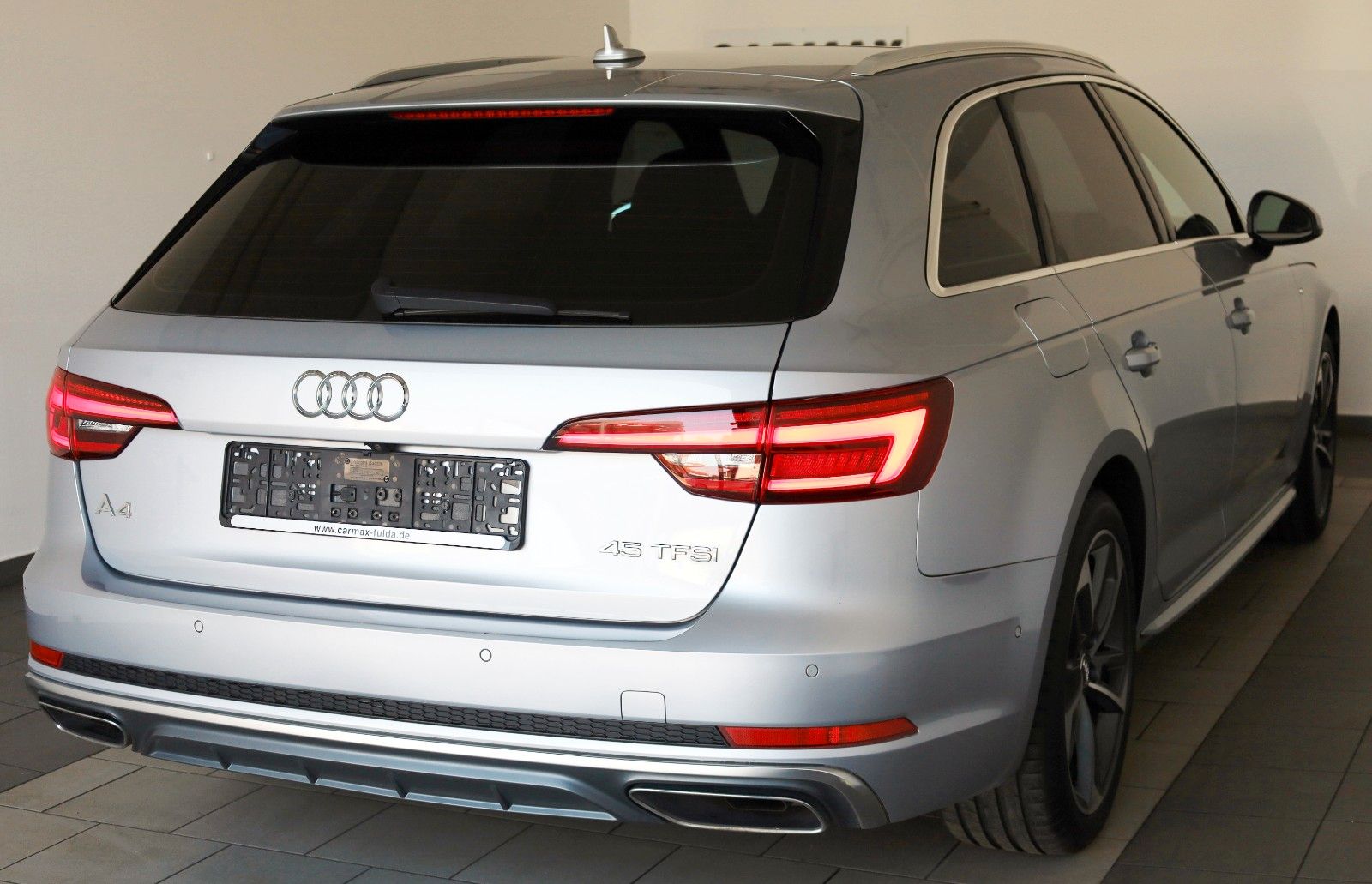 Fahrzeugabbildung Audi A4 Avant 45 TFSI S Line Leder,Navi,LED,Panorama