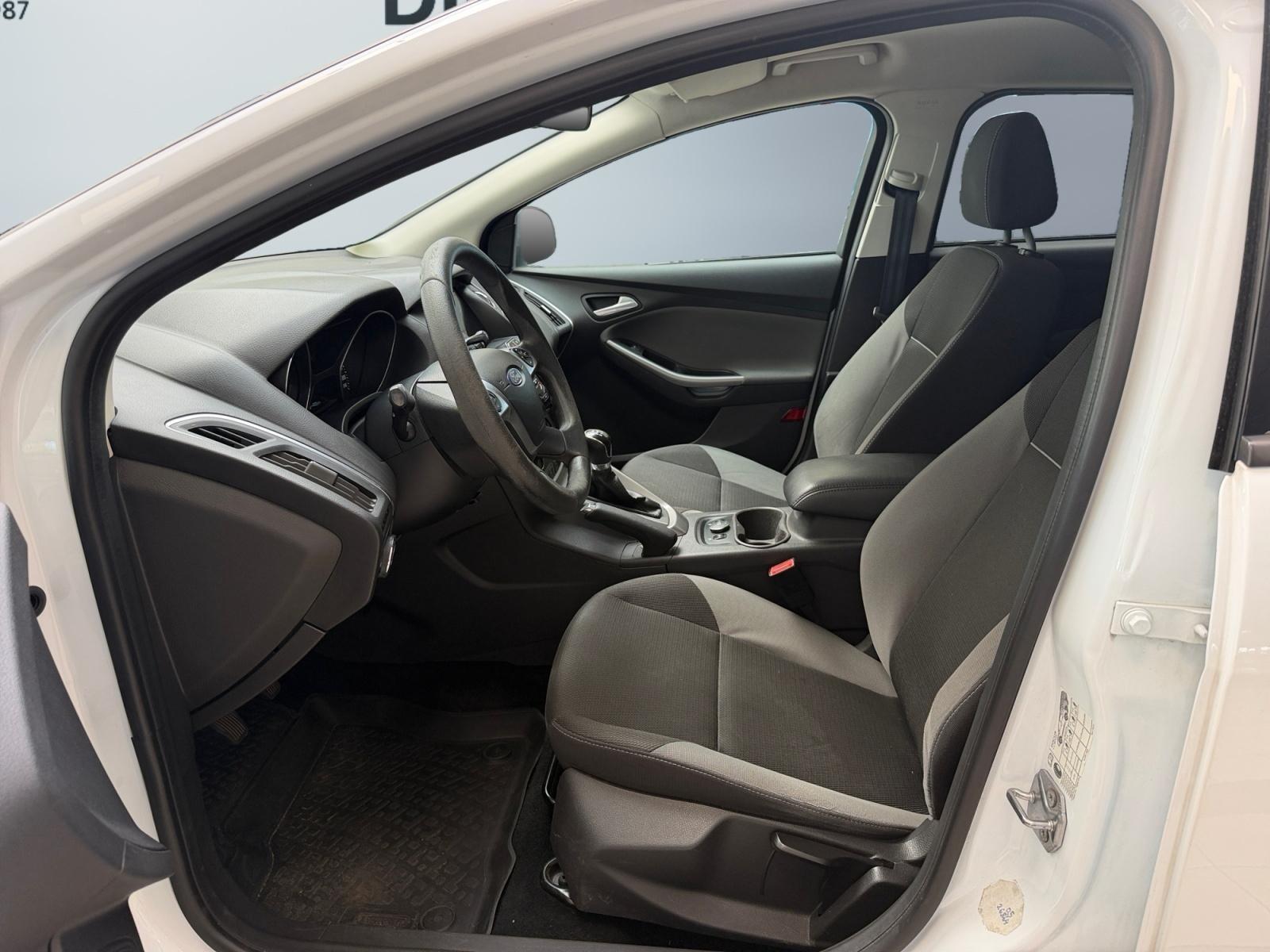 Ford Focus 2014 — photo 9