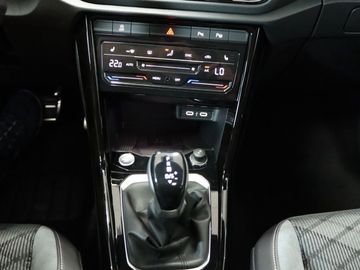 Fahrzeugverkauf 21 Volkswagen T-Roc 1.5 DSG R-Line Black AHK Pano Matrix Kame.