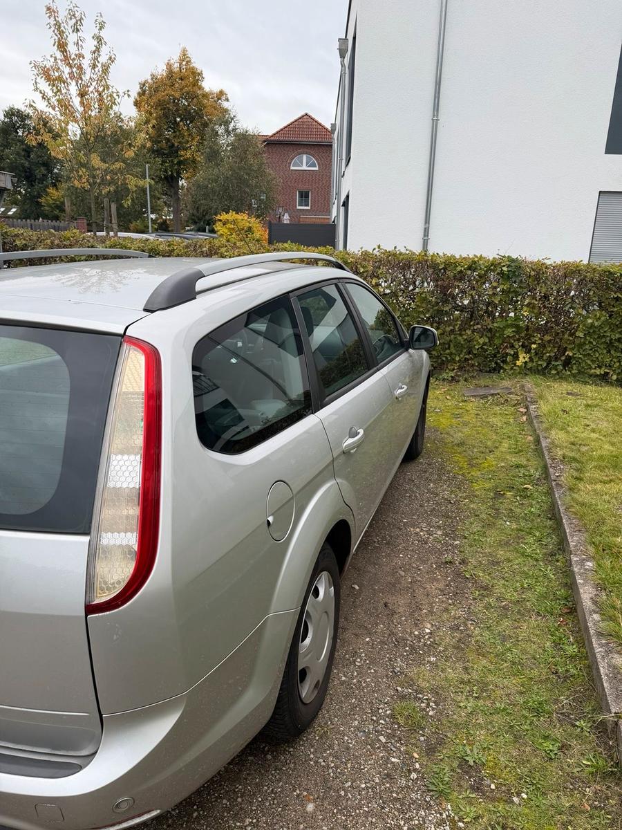 Ford Focus 2009 — rear view