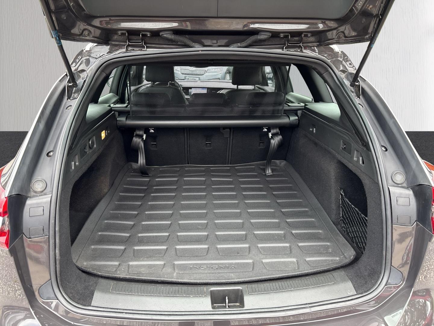 Opel Insignia B Sports Tourer Elegance 2.0 D AHK Pano