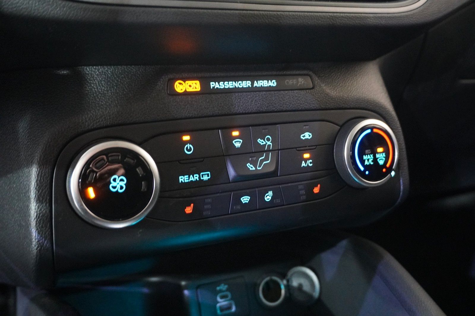 Fahrzeugabbildung Ford Focus Turnier 1.5D COOL & CONN NAVI/LED/SPORT/SH