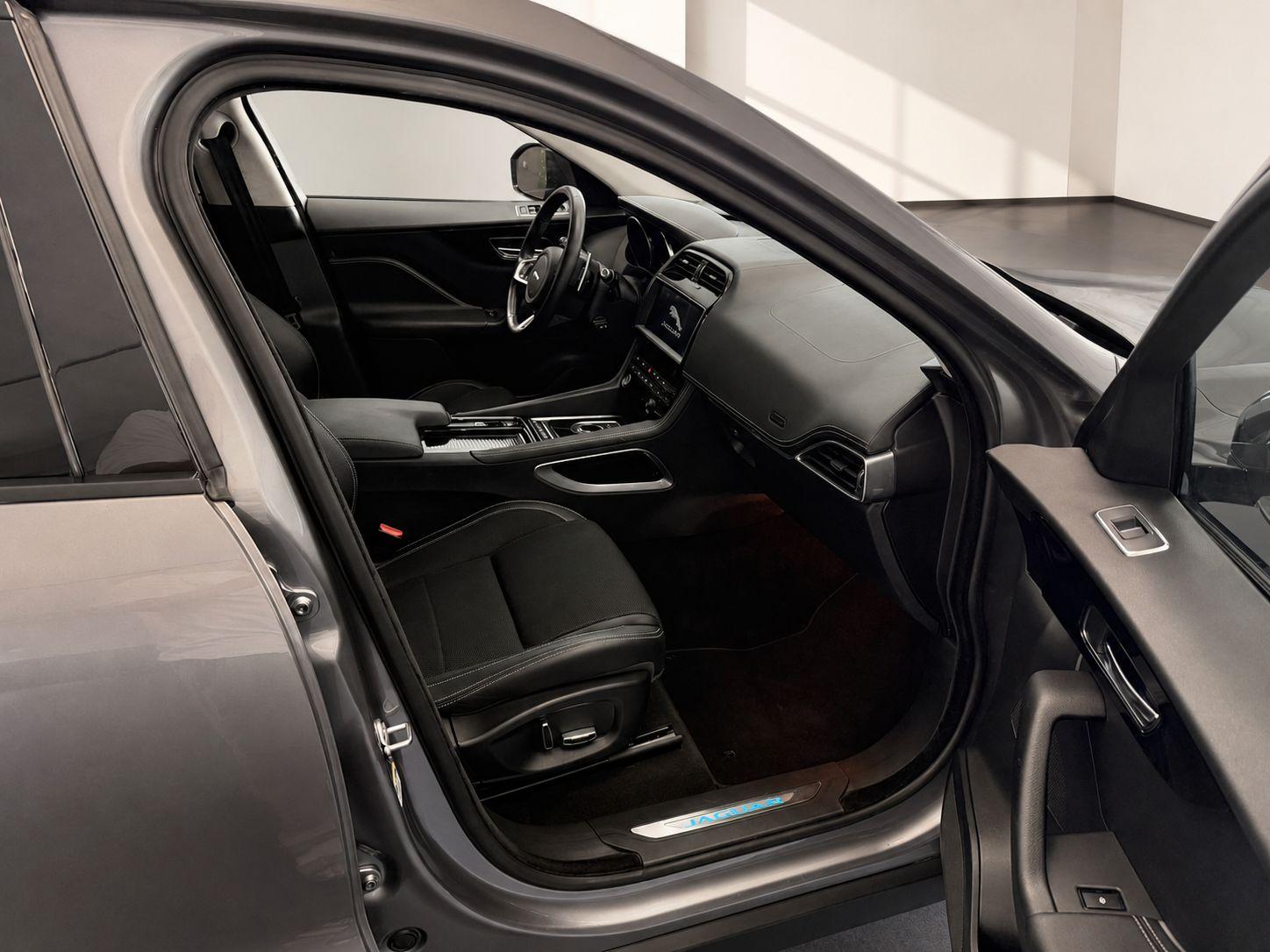 Jaguar F-Pace 25d R-Sport AWD (EURO 6d-TEMP), миниатюра 24