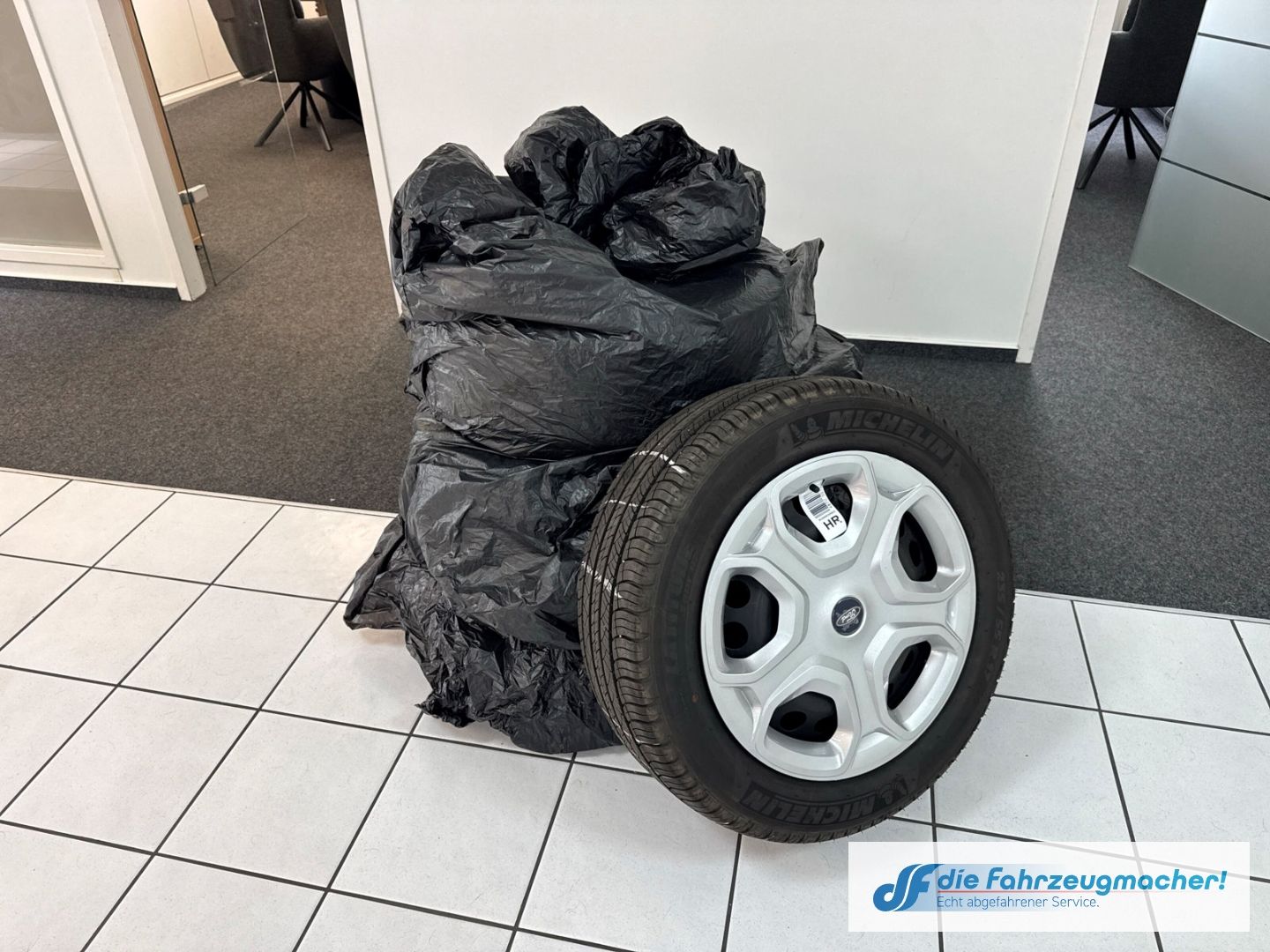 Fahrzeugabbildung Ford Kuga Trend 1.5 EcoBoost EU6d-T DAB SHZ LenkradHZ