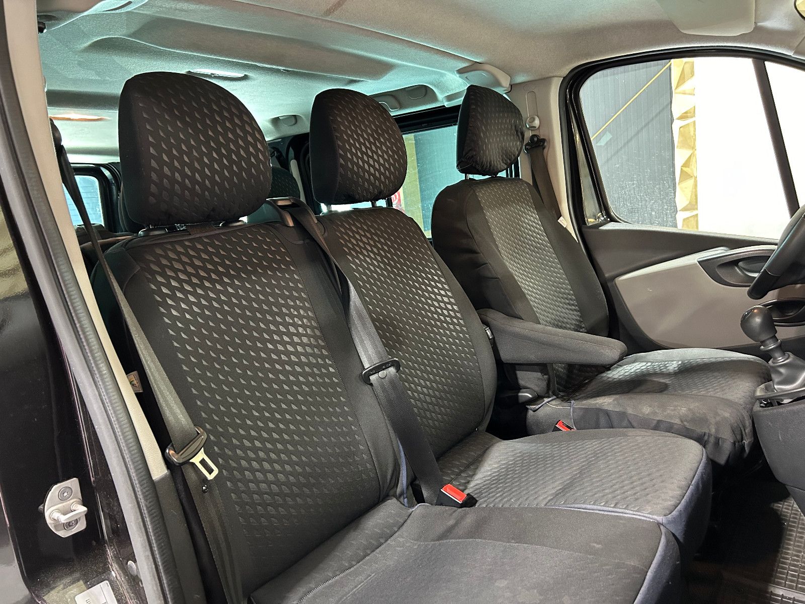 Fahrzeugabbildung Renault Trafic Combi L1H1 2,7t  Expression/9-SITZ/NAVI/