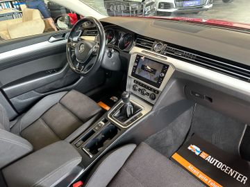 Volkswagen Passat Variant *Massage*Keyless*Tempo*Navi*