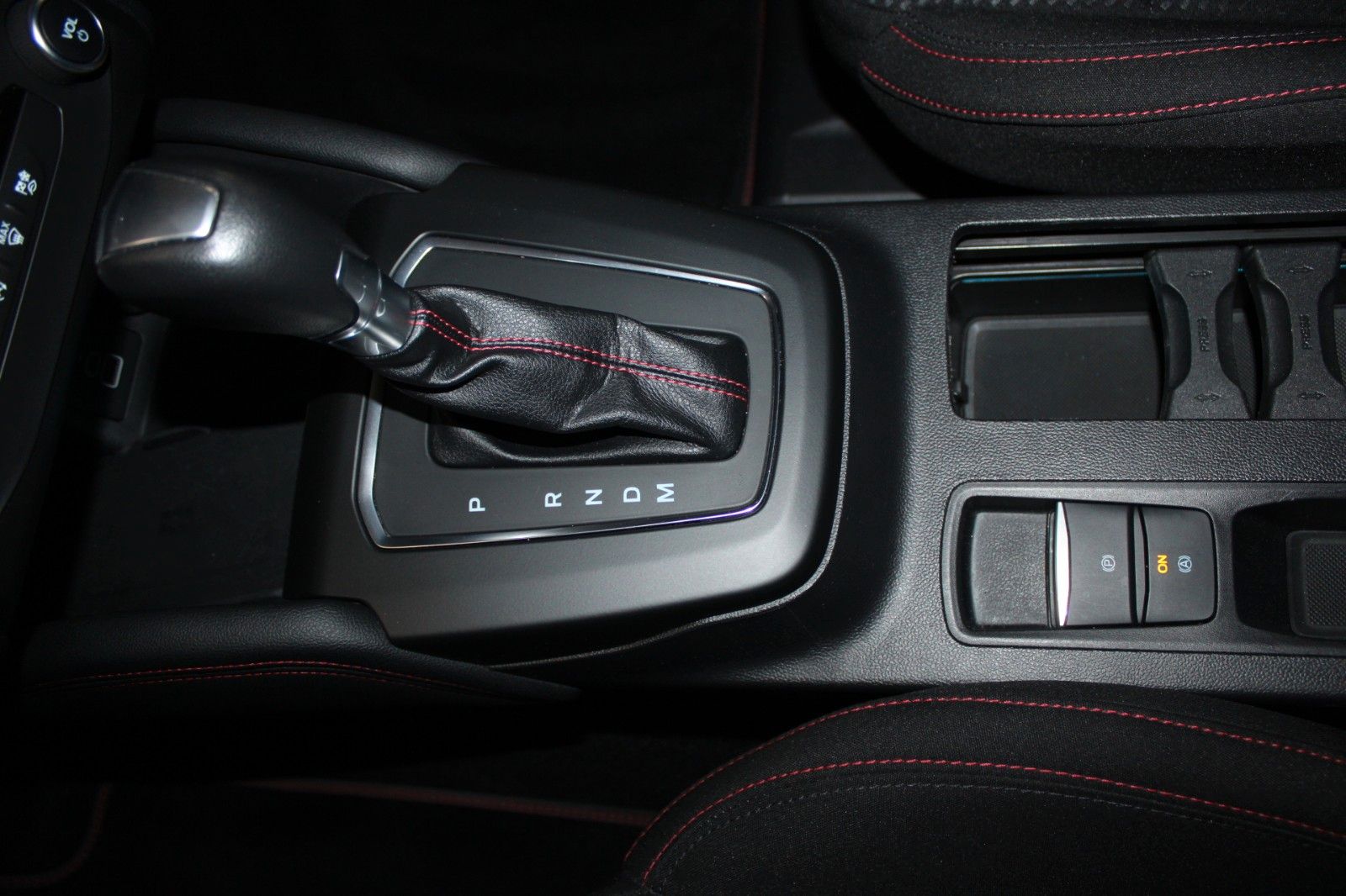 Fahrzeugabbildung Ford Focus ST-Line X Aut. LED AHK  ACC HUD WinterPak.