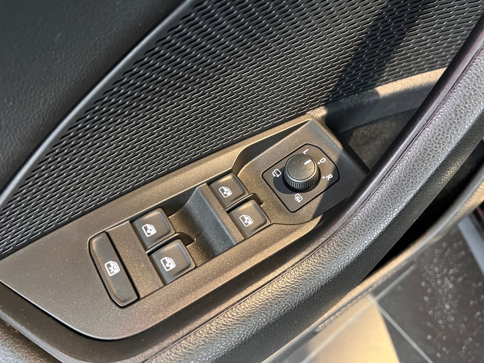 Fahrzeugabbildung SKODA Octavia Combi Scout 4x4 VIRTUAL ACC HUD LED