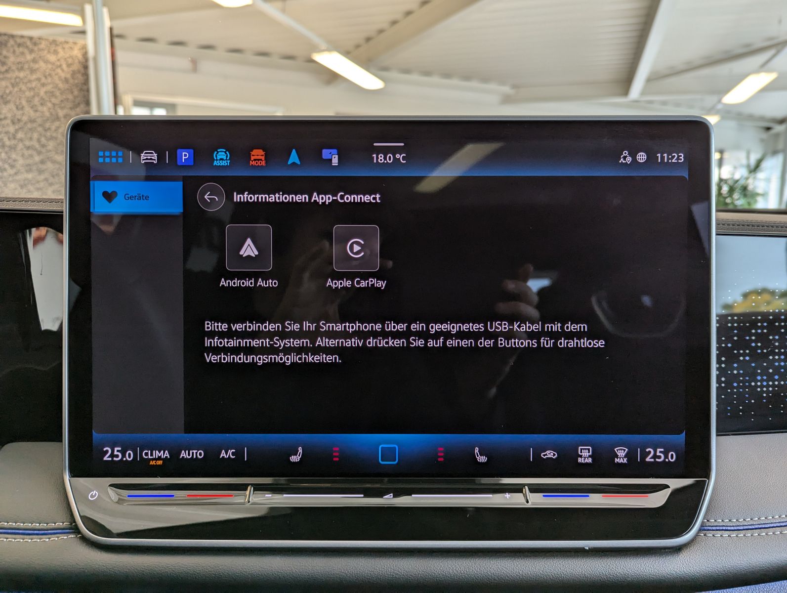 VW Tiguan 2.0TDI R-Line 4M Pano Black AHK Matrix 20 - Image 32