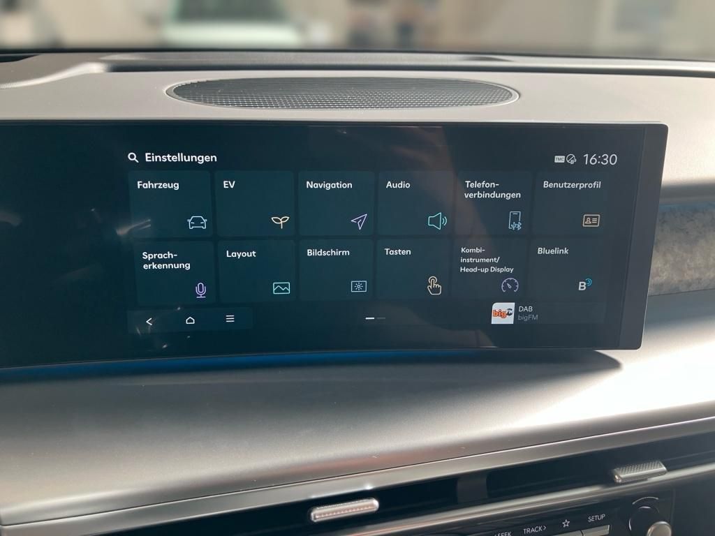 Fahrzeugabbildung Hyundai IONIQ 9 (6-Sitzer) 4WD 110kWh Uniq Pano HUD PDC