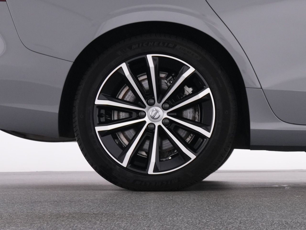 Volvo V60 T8 Recharge Plus Dark+AHK+WINTERPAK+LM18 foto 23