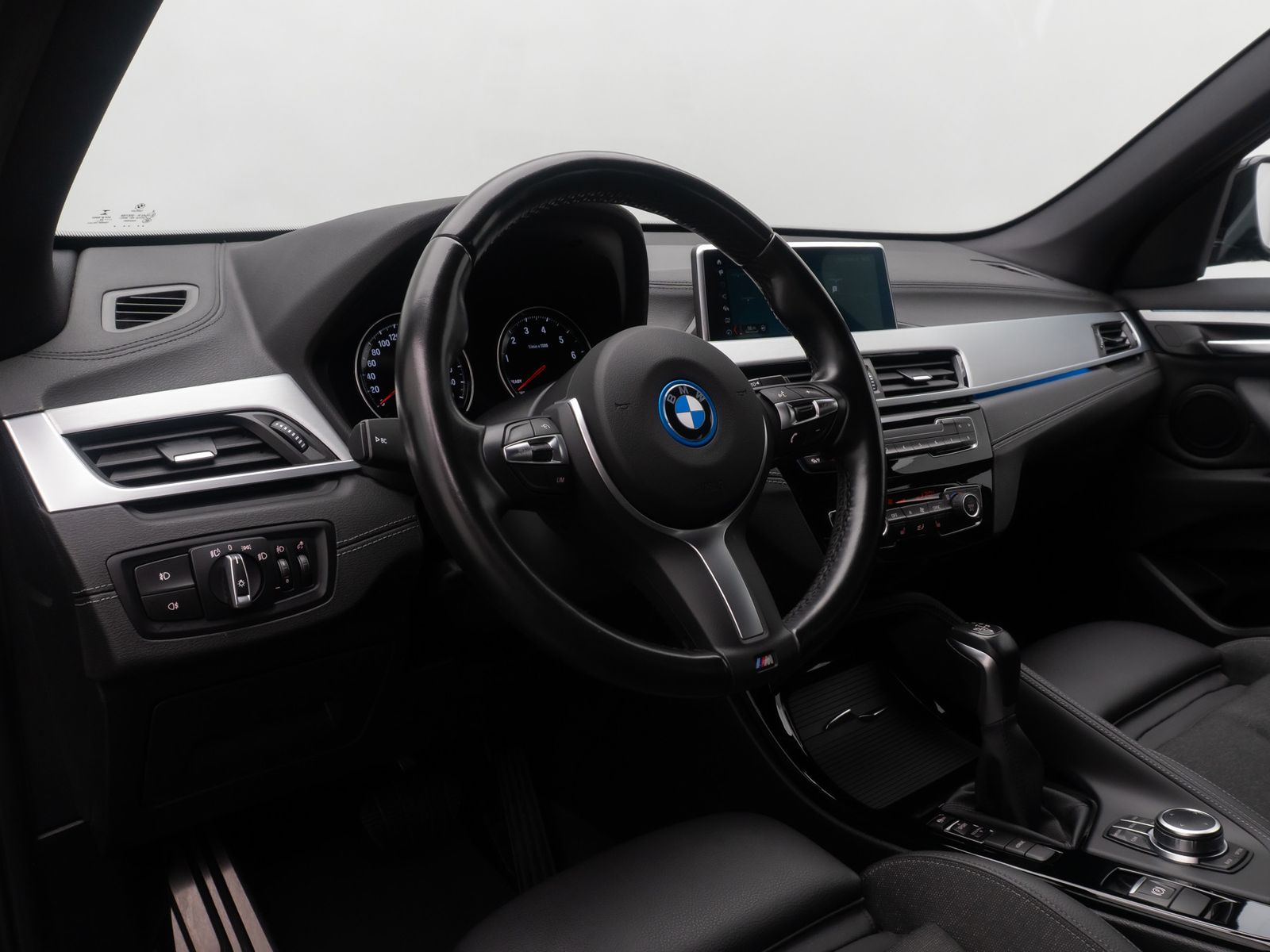 Fahrzeugabbildung BMW X1 xD25e M Sport Navi LED DAB GeschwindigReg 18"