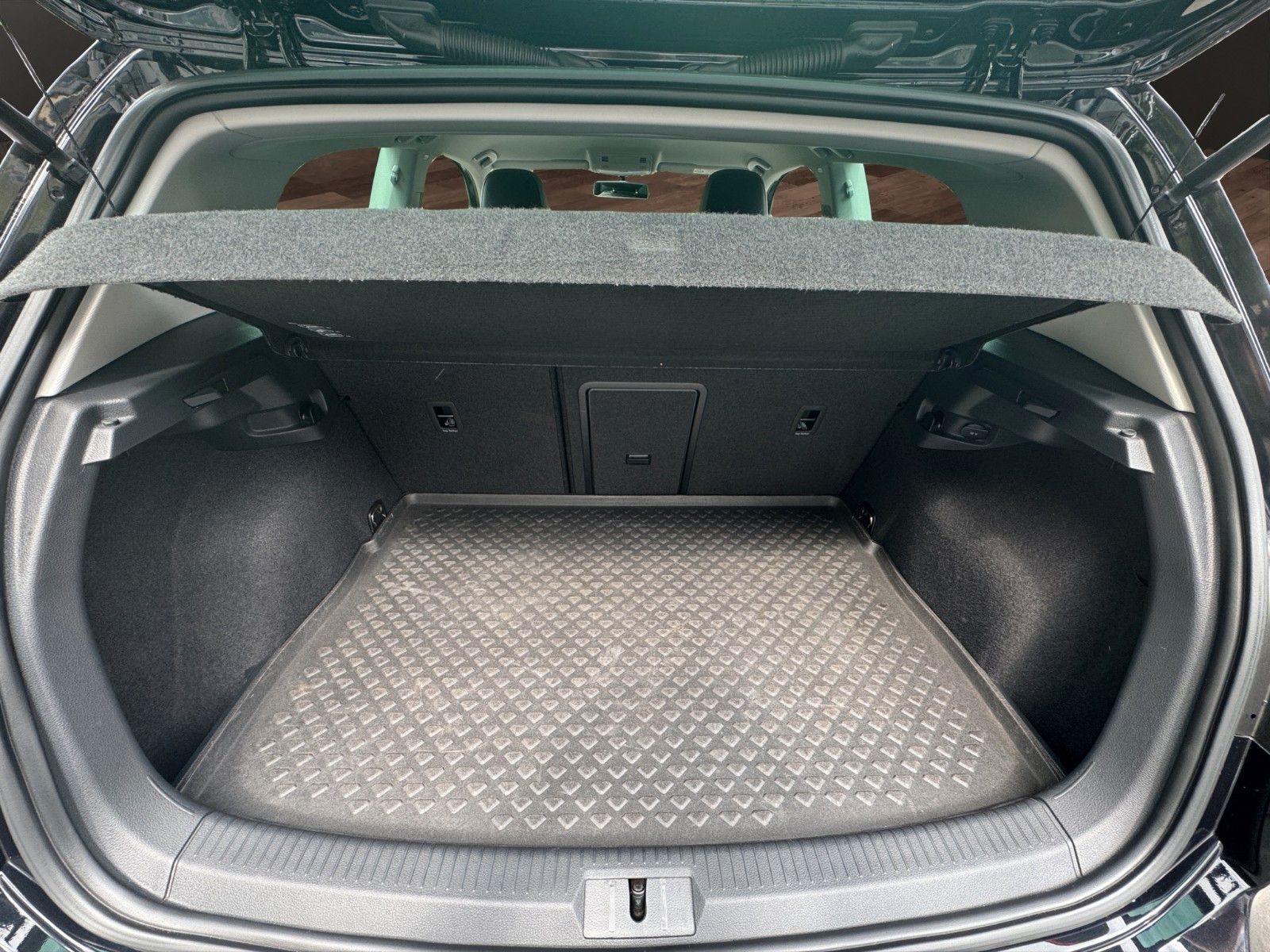 Fahrzeugabbildung Volkswagen Golf VII Lim. Highline BMT Automatik/Navi/Kamara
