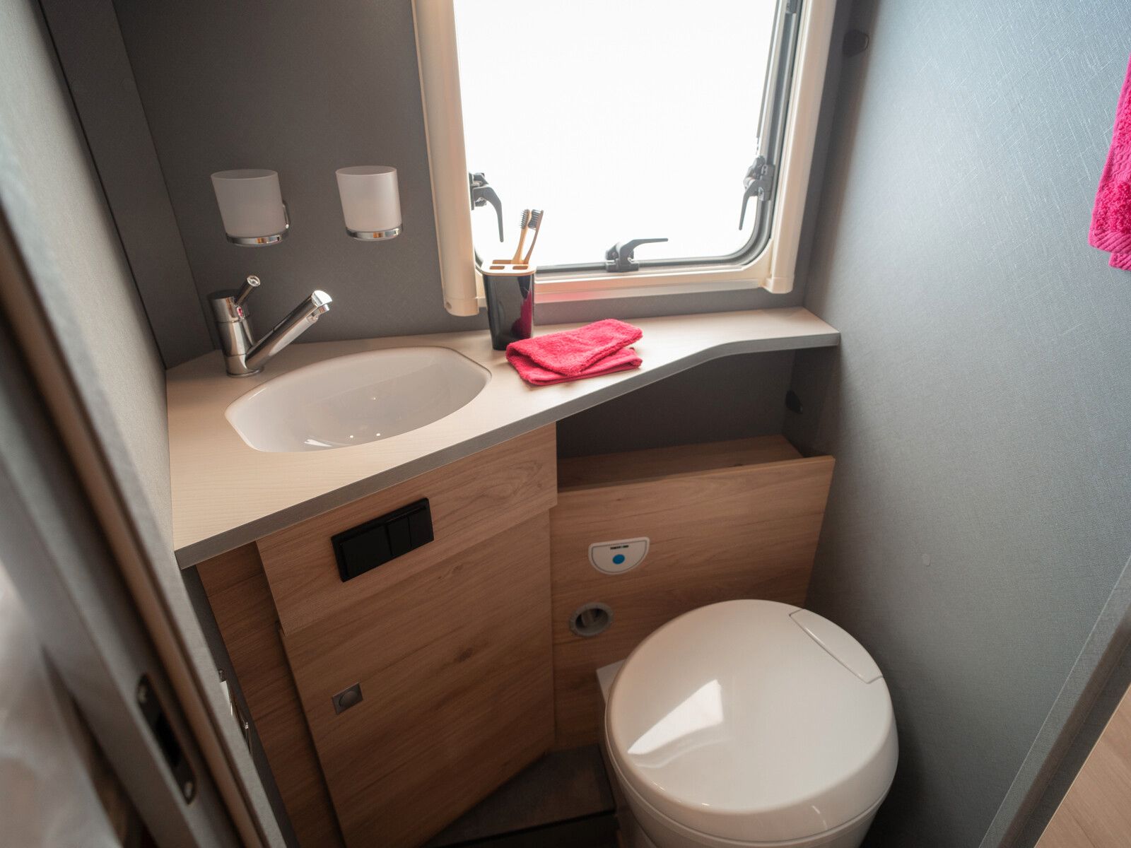 Fahrzeugabbildung Dethleffs Just Camp Active T 7052 EBL Navi Kamera, Markise